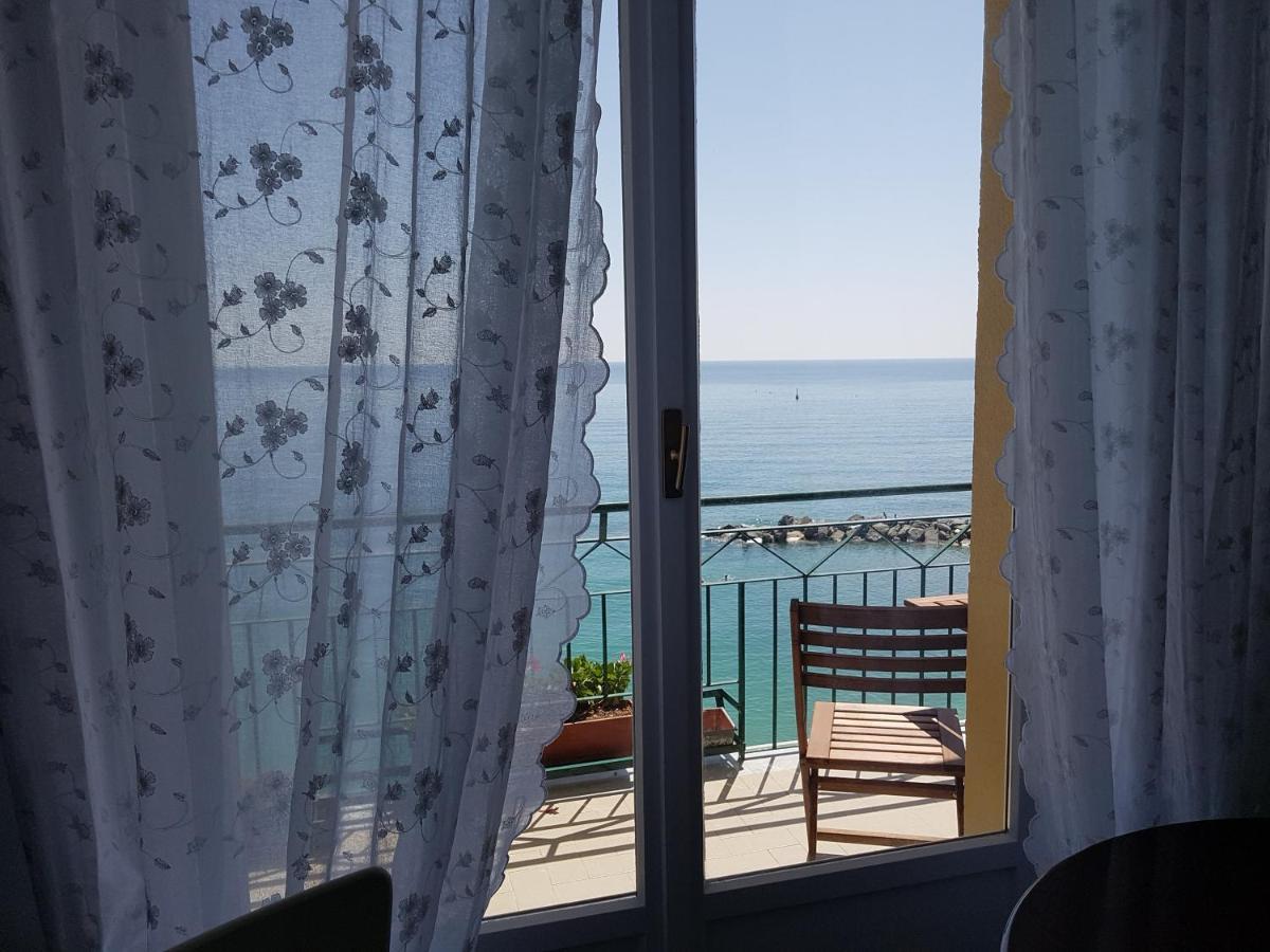 Bea'S Apartment - The Window To The Sea - Seafront 몬테로소 알 마레 외부 사진