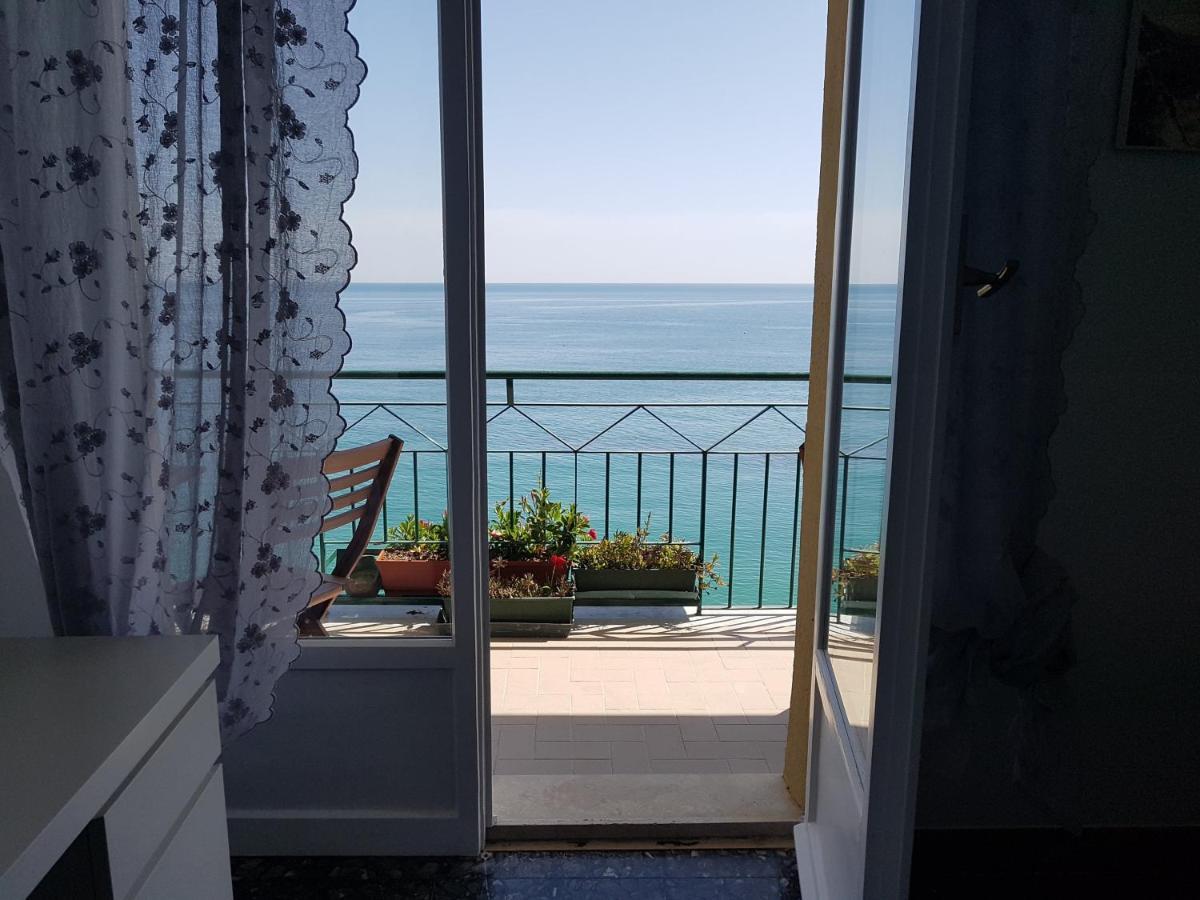 Bea'S Apartment - The Window To The Sea - Seafront 몬테로소 알 마레 외부 사진